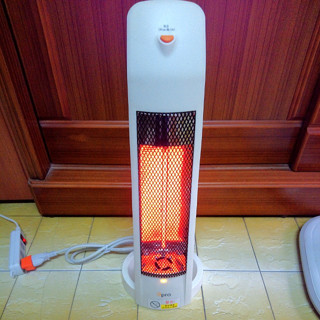 Apro 斧太郎碳素電暖器全新便宜保暖electric Room Heater New 家電電器在旋轉拍賣