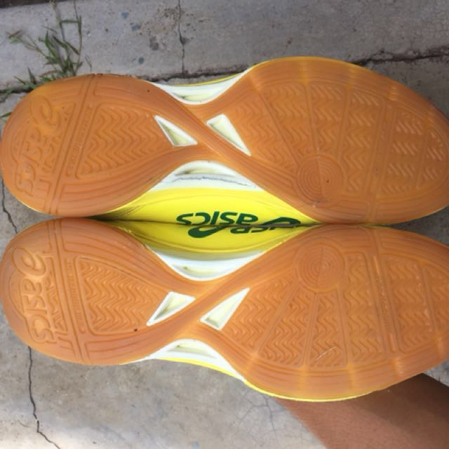 Asics Calcetto FS 2 Futsal Men s Fashion Activewear on Carousell