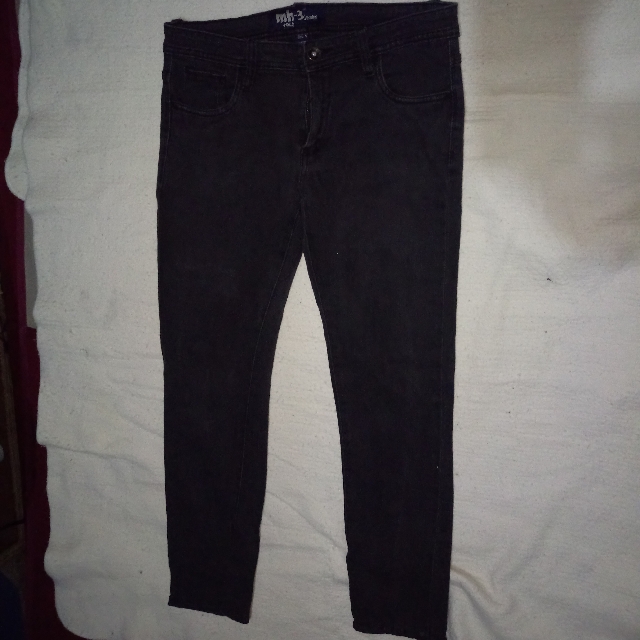 black maong pants