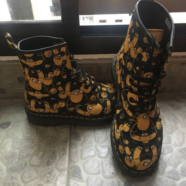 Bottes Dr. Martens Adventure Time Jake The Dog - Taille UK10 (EU28) - Cuir Jaune - Occasion Très Bon état