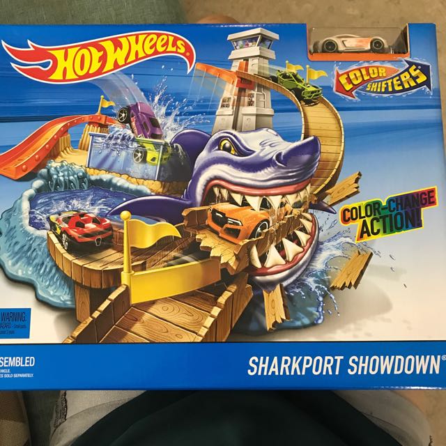 hot wheels shark port showdown