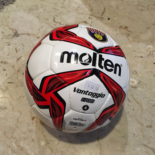 Molten Soccer Ball, Sports Equipment, Sports & Games, Racket & Ball