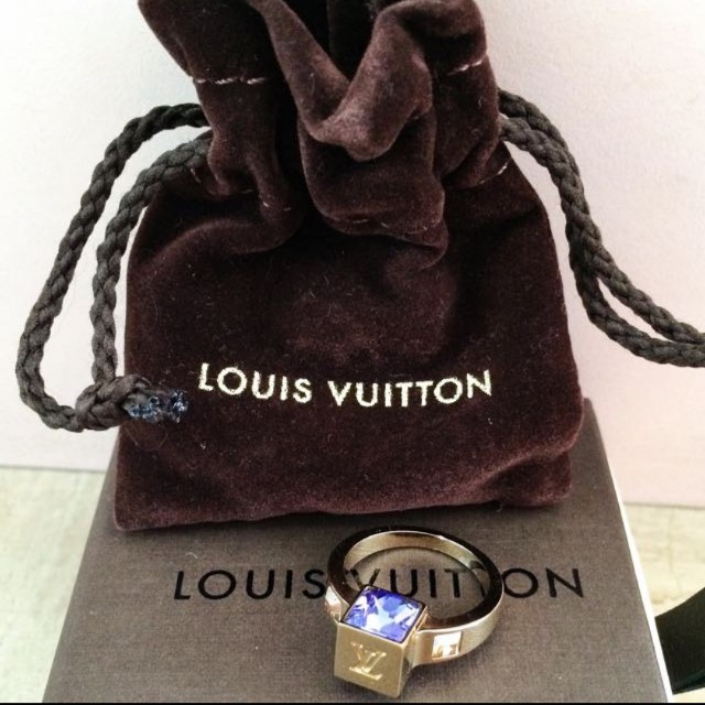 Shop Louis Vuitton Rings (M68377) by aya-guilera