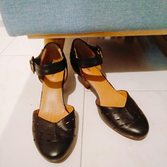 clarks ankle strap shoes