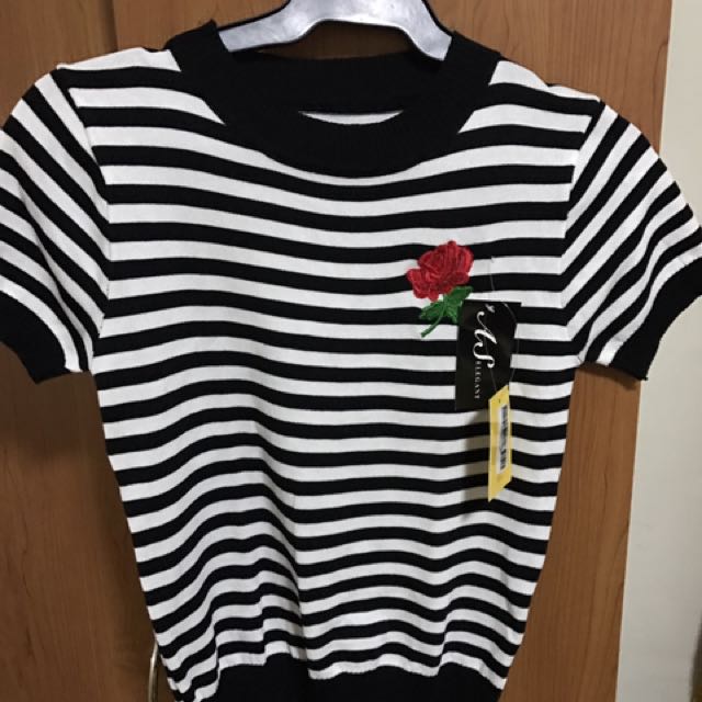 Korean stretch blk stripes top (Category: Cross-body Bags) located in Quezon City. Submitted by achitoni (Listing ID 143779656, Image 1). Description: Korean blk stripes top fits small-semi large .