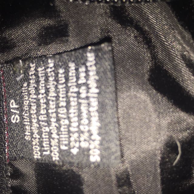 PUFFER VEST (Category: Clothes) located in Toronto. Submitted by torono.shop (Listing ID 143662215, Image 2). Description: Barely worn.