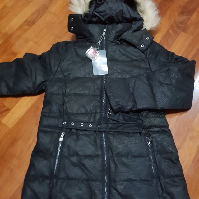 Winter Jacket (Category: Babies & Kids Fashion) located in Singapore. Submitted by hwei22 (Listing ID 143802571, Image 2). Description: Winter jacket for young girl 10yr to 12yo with 60% polyester, 20% down and 20% feathers. Length 62cm, Shoulder 36cm and ptp 46cm..
