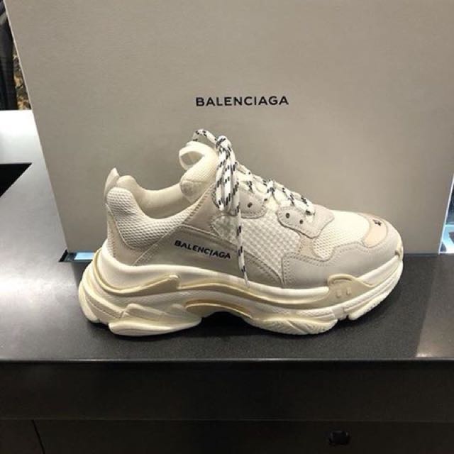 triple s sale balenciaga