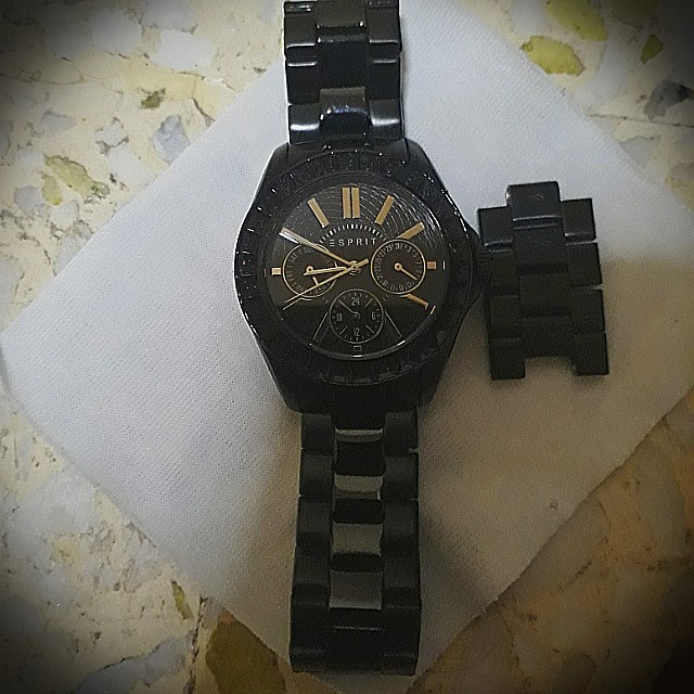 ESPRIT BLACK COLOUR WATCH