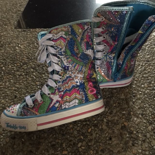 Girls discount skechers boots