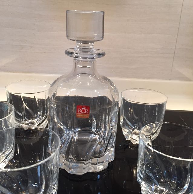Glassware (Category: Other Kitchen Appliances) located in Singapore. Submitted by cleverdeer.9aeb24 (Listing ID 143964613, Image 3). Description: Whiskey glass set 1 whisky jar with lid, 5 glasses RCR.