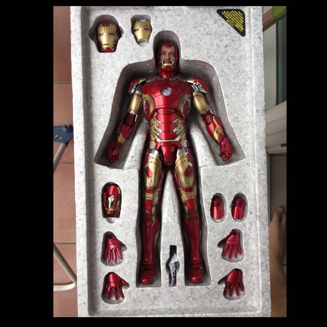 hot toys iron man 43