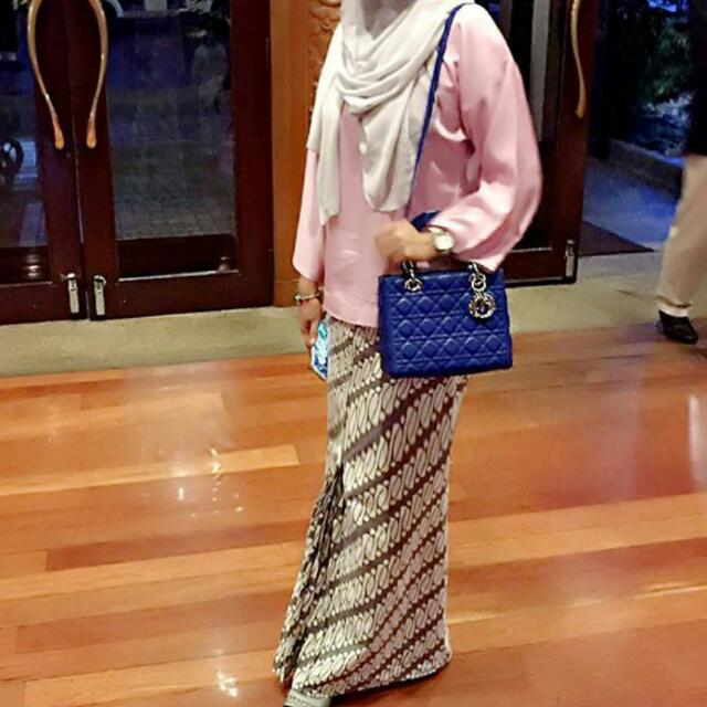 Maryam Signature Kurung Kedah Set With Kain Batik Muslimah Fashion Others On Carousell