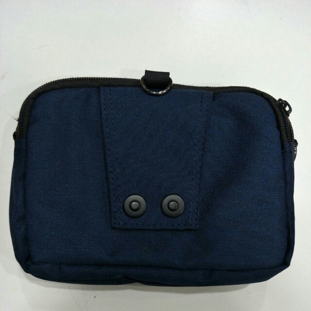 Men Pouch (Category: Belt bags, Clutches and Pouches) located in Singapore. Submitted by edwin1984 (Listing ID 143972921, Image 3). Description: Men pouch. Good for daily use or traveling. 3 compartments to utilise. Can be attached to belt or sling across body. Dimension: Width: 19cm x Ht: 14cm x Thk: 5cm Conditon: As good as new. Used only once. Come with strap to sling. PM for more details..