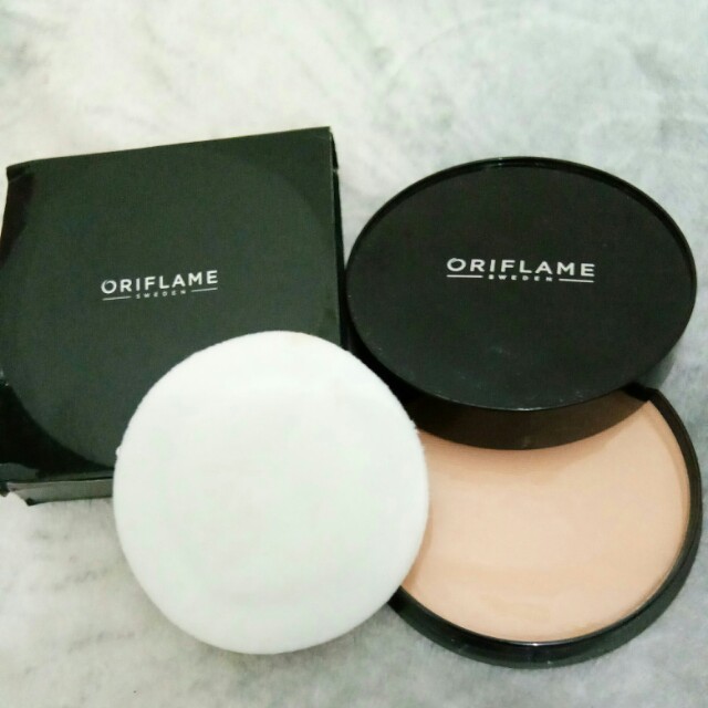 Oriflame Bedak Padat Pure Colour Pressed Powder Light Kesehatan Kecantikan Rias Wajah Di Carousell