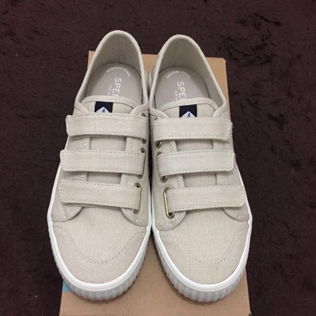 sperry crest loop sneakers