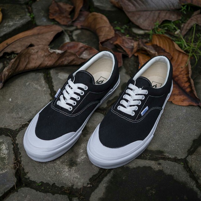 vans v95 half moon era