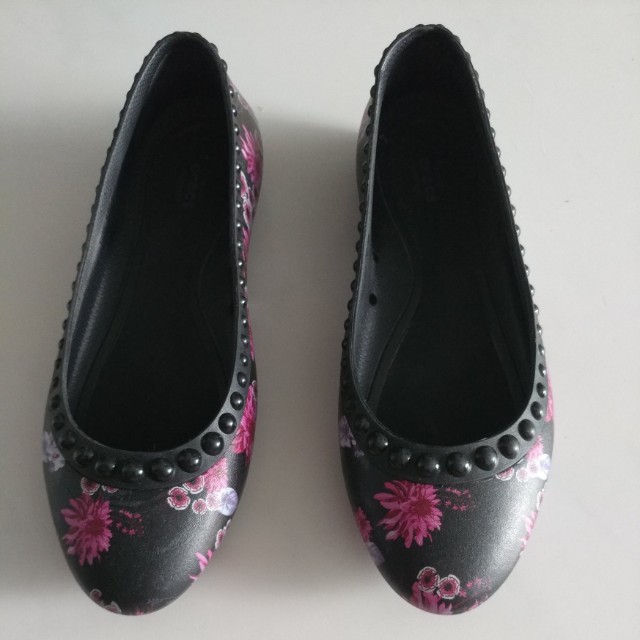 crocs rio flat size 7