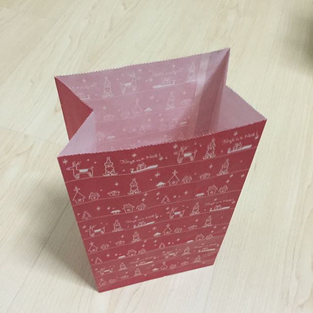 Daiso Christmas Paper Gift Bag (5pcs), Hobbies & Toys, Stationery