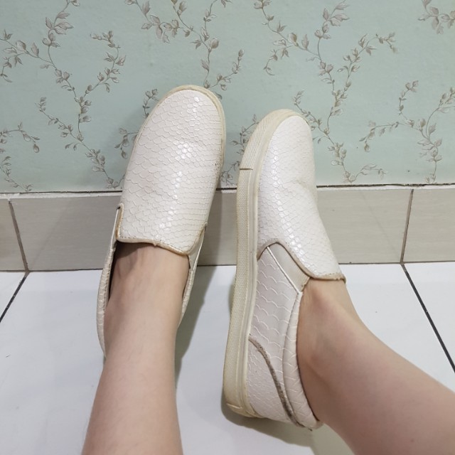 sepatu slip on h&m