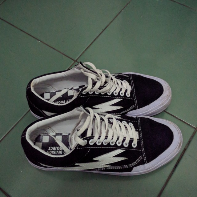 Sepatu Lokal Word Division Mirip Vans Fesyen Pria Sepatu Sneakers Di Carousell