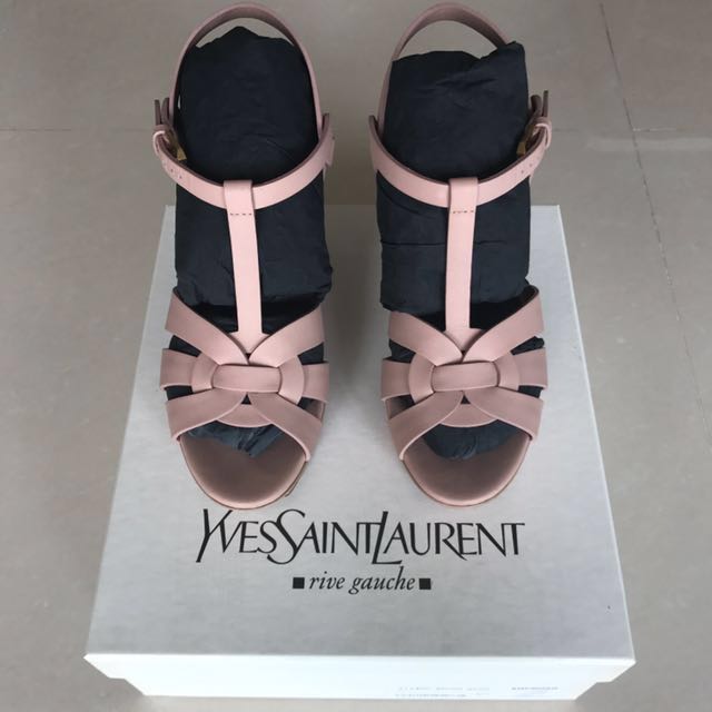 pale pink flip flops