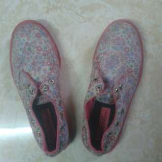 Sepatu wanita