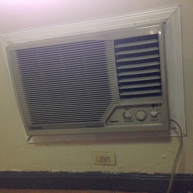Carrier Aircon Premium Edition 1.5 HP Excellent condition window type