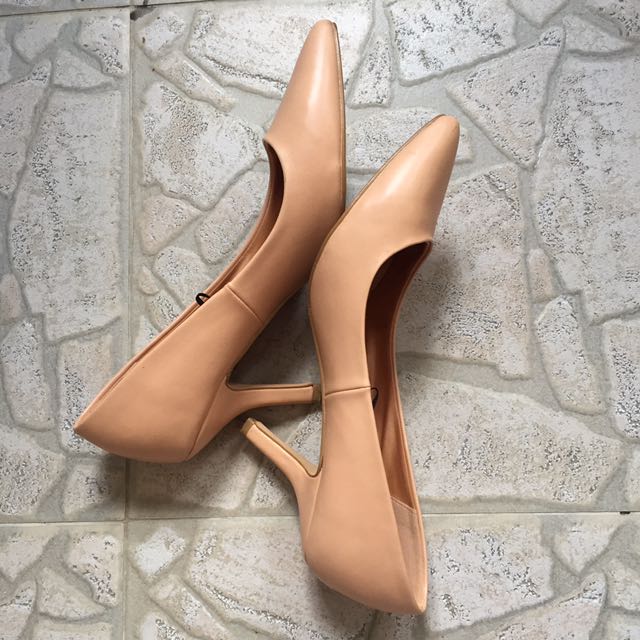 low heel strappy