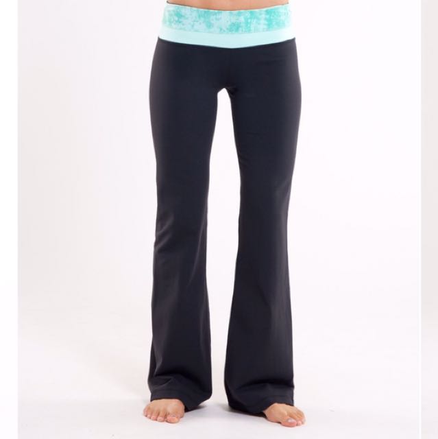 BNWT Lululemon In the Groove Flare Pants (Size 2), Women's Fashion,  Activewear on Carousell