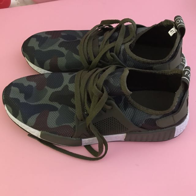 Men's Sports Shoes - Army Style Design 