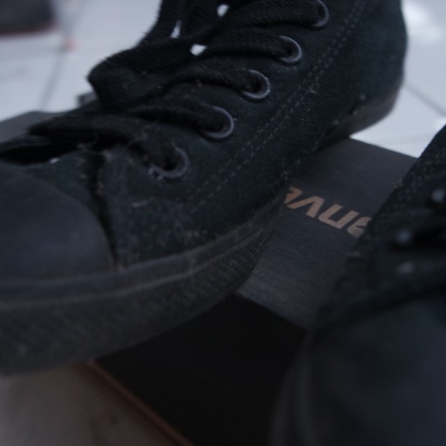 Sepatu Converse Hitam Original Fesyen Wanita Sepatu Di Carousell