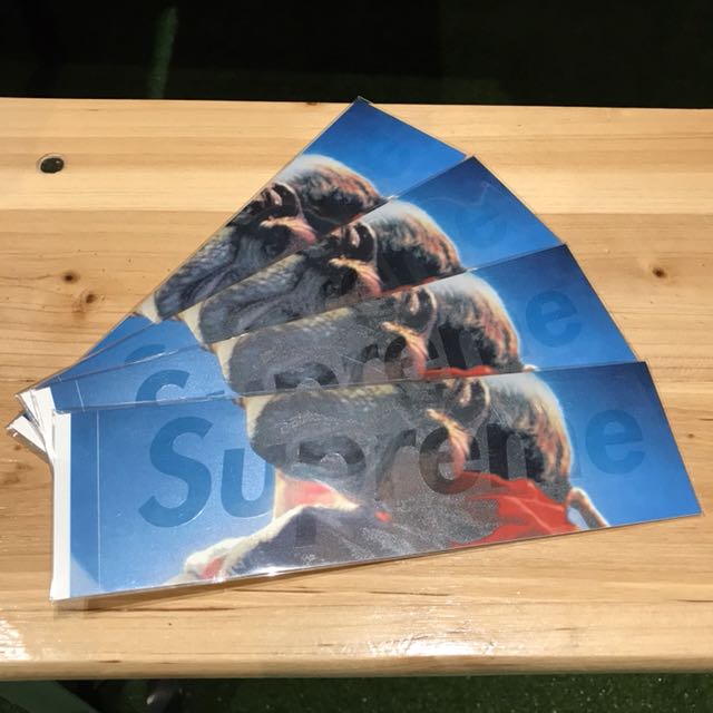 supreme et sticker