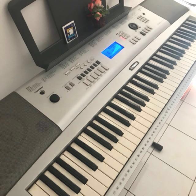 Piano yamaha hot sale dgx 220
