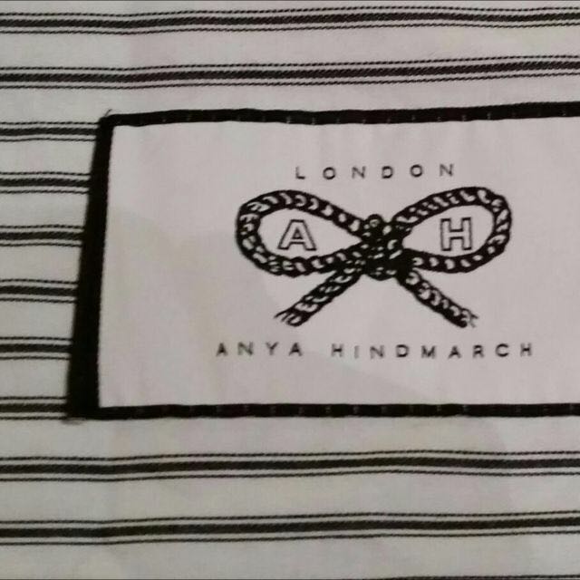 Anya Hindmarch Handbag (Category: Bags & Wallets) located in Singapore. Submitted by alfyaqiel (Listing ID 14641331, Image 2). Description: 100% authentic Good buy as retail is selling for $1300.