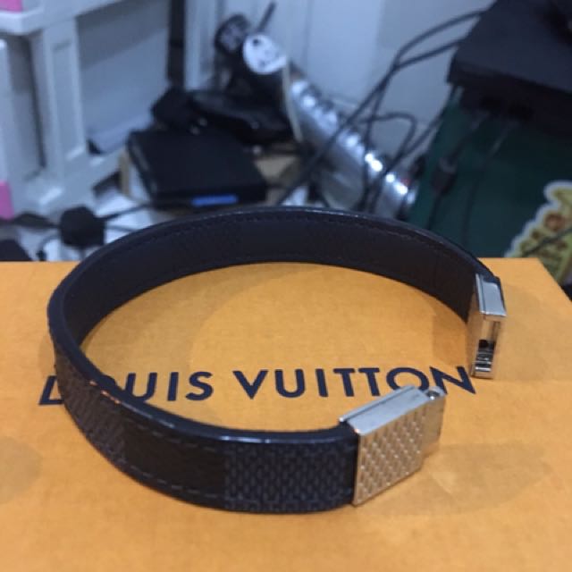 Louis Vuitton Damier Pull It Bracelet, Barang Mewah, Aksesoris di Carousell