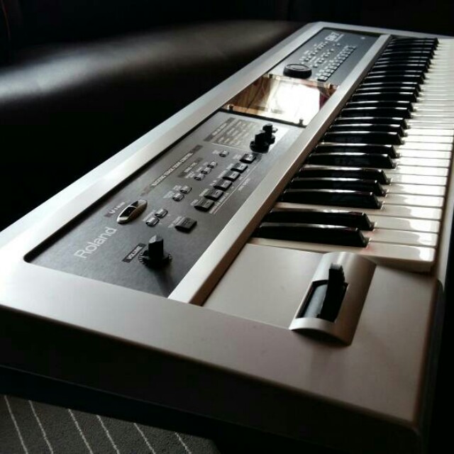 Insane Price Reduced Roland GW7 Keyboard Synthesizer
