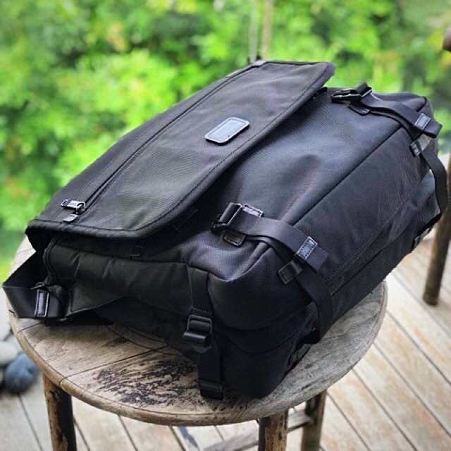 tumi alpha 2 messenger
