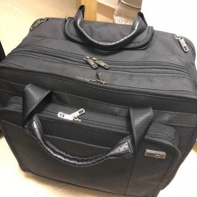 Victorinox discount pilot bag