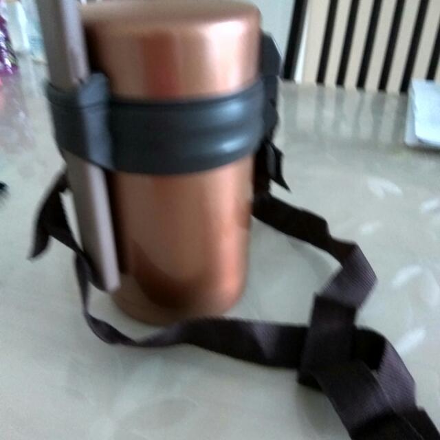 Warmer (Category: Other Kitchen Appliances) located in Singapore. Submitted by estherfangsh (Listing ID 144479080, Image 2). Description: Golden color.