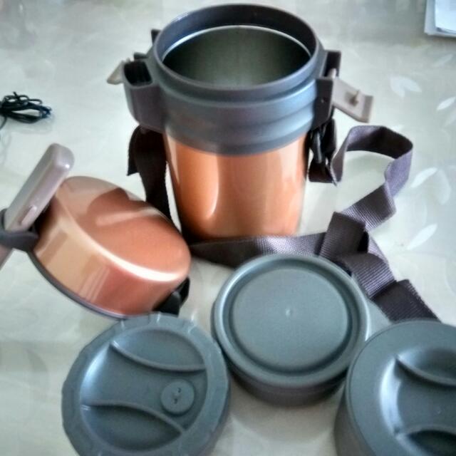 Warmer (Category: Other Kitchen Appliances) located in Singapore. Submitted by estherfangsh (Listing ID 144479080, Image 3). Description: Golden color.
