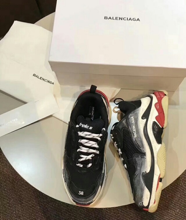 balenciaga triple s dust bag