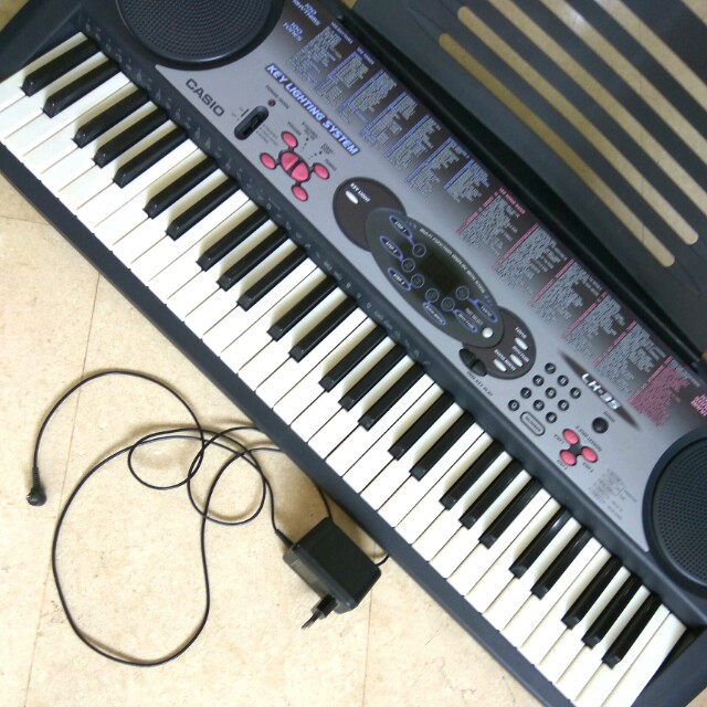 Casio 61 key Keyboard LK35 Key Lighting System, Hobbies & Toys, Music