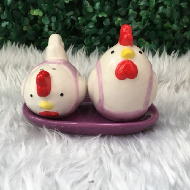 Chicks Salt & Pepper Shaker with Handle (Category: Soil & Fertilisers) located in Taguig. Submitted by behonestdear (Listing ID 144541085, Image 1). Description: Ceramic Material Super nice in actual! With box.