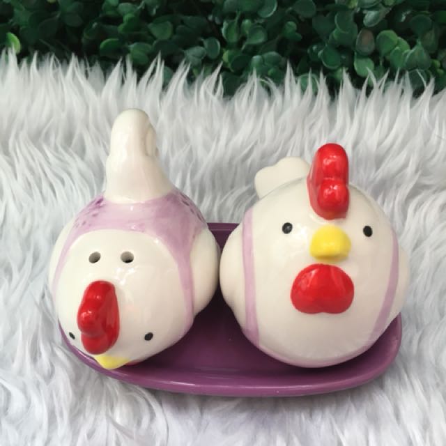 Chicks Salt & Pepper Shaker with Handle (Category: Soil & Fertilisers) located in Taguig. Submitted by behonestdear (Listing ID 144541085, Image 2). Description: Ceramic Material Super nice in actual! With box.