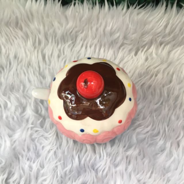 Cupcake Ceramic Condiments Container (Category: Food Organization & Storage) located in Taguig. Submitted by behonestdear (Listing ID 144542529, Image 2). Description: Ceramic Material Super nice in actual! With box With teaspoon included.