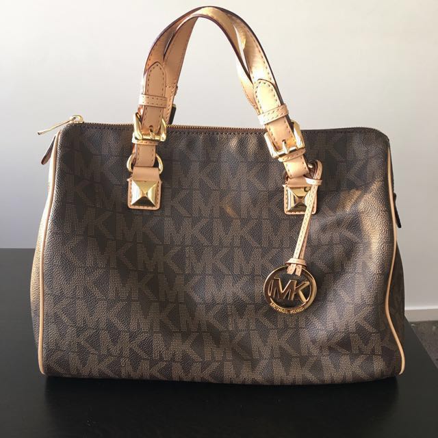 Michael kors discontinued handbags store