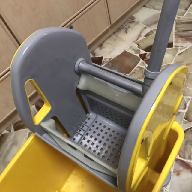 Mop pail with rinser, TV & Home Appliances, Kitchen Appliances, Water