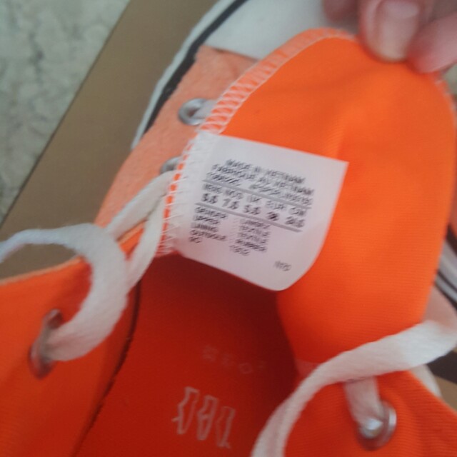 converse orange neon