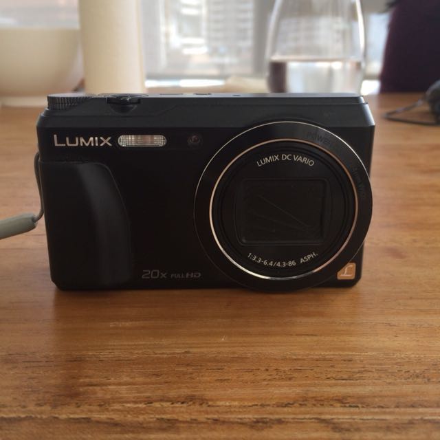 Panasonic LUMIX digital camera with reversible screen, Photography